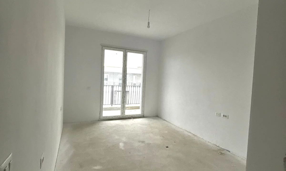 Shtepi ne shitje Apartament ne Tirane, 2+1, Mobilimi Bosh, pa mobiluar, Pagesa 145,800  Euro.