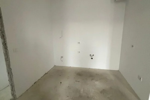 Shtepi ne shitje Apartament ne Tirane, 2+1, Mobilimi Bosh, pa mobiluar, Pagesa 145,800  Euro.