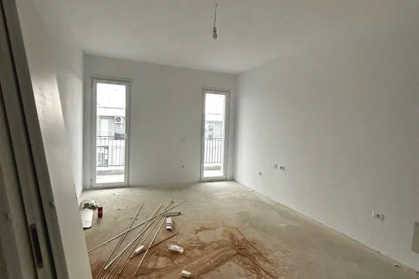 Shtepi ne shitje Apartament ne Tirane, 2+1, Mobilimi Bosh, pa mobiluar, Pagesa 145,800  Euro.