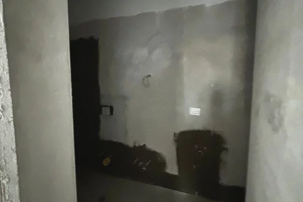 Shtepi ne shitje Apartament ne Tirane, 2+1, Mobilimi Bosh, pa mobiluar, Pagesa 145,800  Euro.