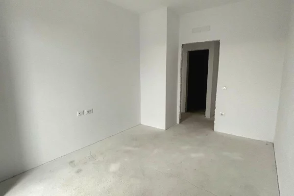 Shtepi ne shitje Apartament ne Tirane, 2+1, Mobilimi Bosh, pa mobiluar, Pagesa 145,800  Euro.