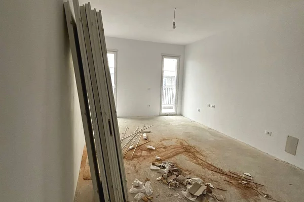 Shtepi ne shitje Apartament ne Tirane, 2+1, Mobilimi Bosh, pa mobiluar, Pagesa 145,800  Euro.