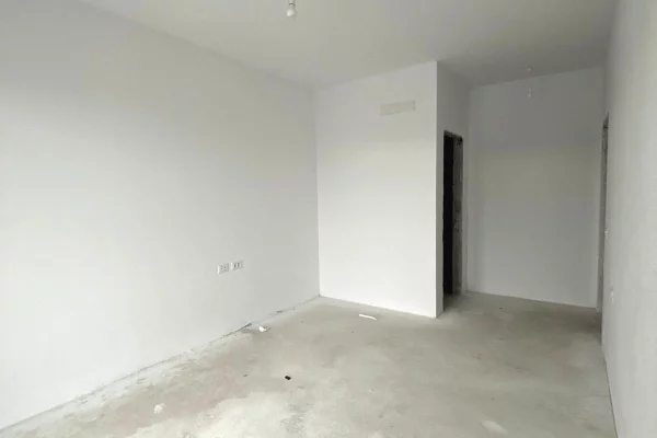 Shtepi ne shitje Apartament ne Tirane, 2+1, Mobilimi Bosh, pa mobiluar, Pagesa 145,800  Euro.