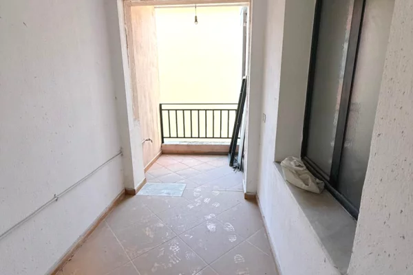 Shtepi ne shitje Apartament ne Tirane, 2+1, Mobilimi Bosh, pa mobiluar, Pagesa 240,000  Euro.