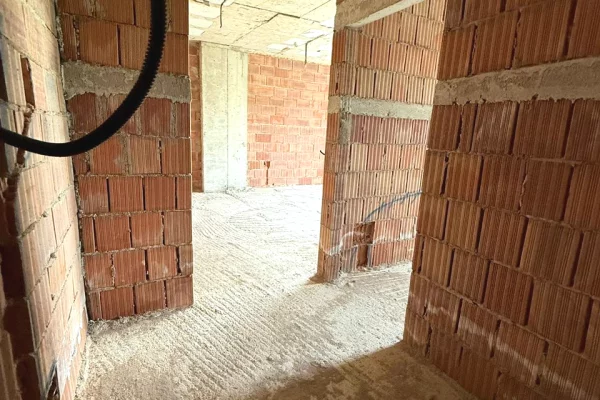 Shtepi ne shitje Apartament ne Tirane, 1+1, Mobilimi Bosh, pa mobiluar, Pagesa 116,000  Euro.