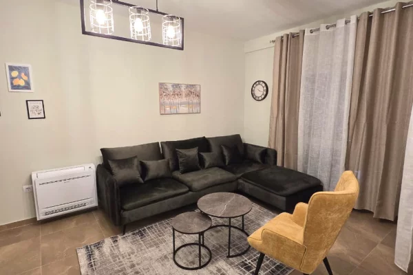 Shtepi me qera Apartament ne Tirane, 2+1, Mobilimi E mobiluar, Pagesa 850  Euro.