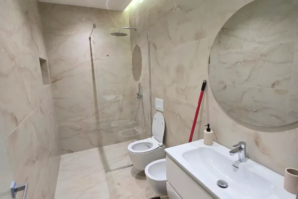 Shtepi me qera Apartament ne Tirane, 2+1, Mobilimi E mobiluar, Pagesa 850  Euro.