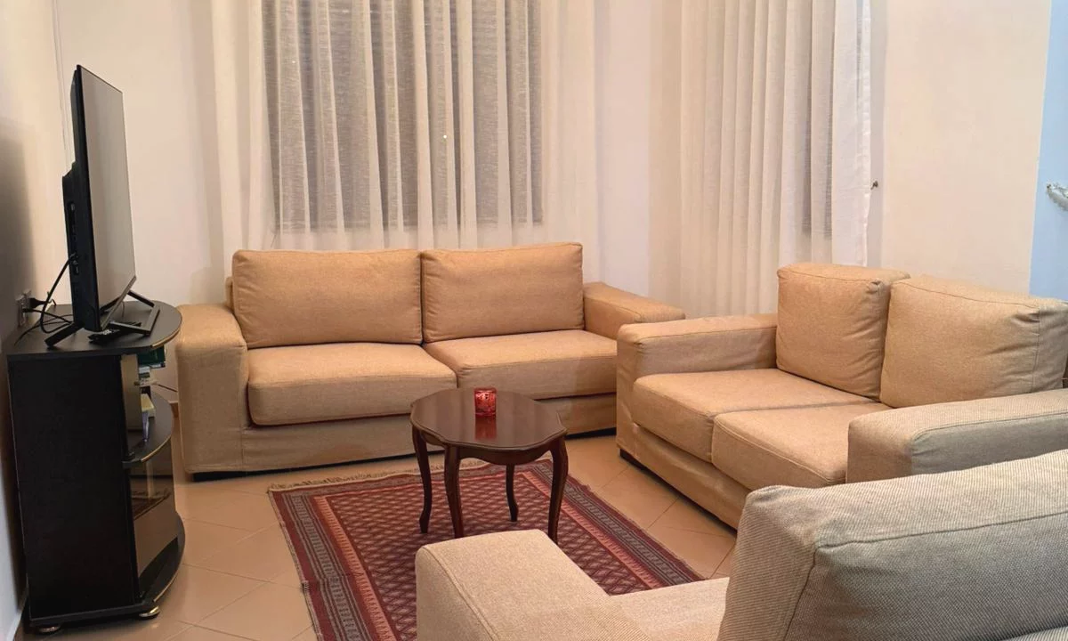 Shtepi me qera Apartament ne Tirane, 2+1, Mobilimi E mobiluar, Pagesa 70,000  Leke.