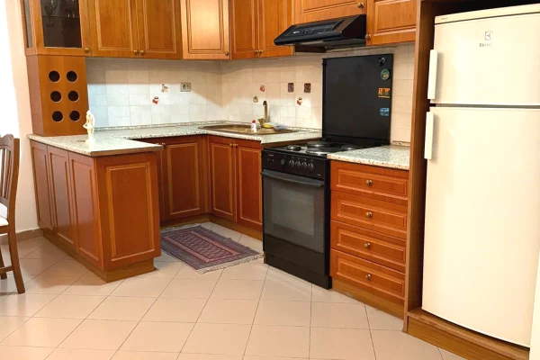 Shtepi me qera Apartament ne Tirane, 2+1, Mobilimi E mobiluar, Pagesa 70,000  Leke.