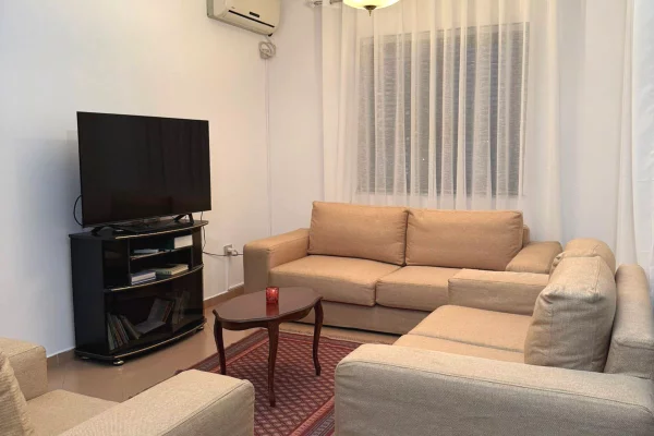 Shtepi me qera Apartament ne Tirane, 2+1, Mobilimi E mobiluar, Pagesa 70,000  Leke.