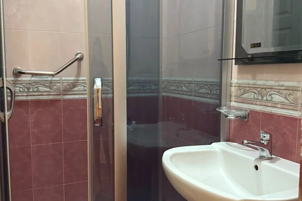 Shtepi me qera Apartament ne Tirane, 2+1, Mobilimi E mobiluar, Pagesa 70,000  Leke.