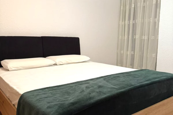 Shtepi me qera Apartament ne Tirane, 2+1, Mobilimi E mobiluar, Pagesa 70,000  Leke.