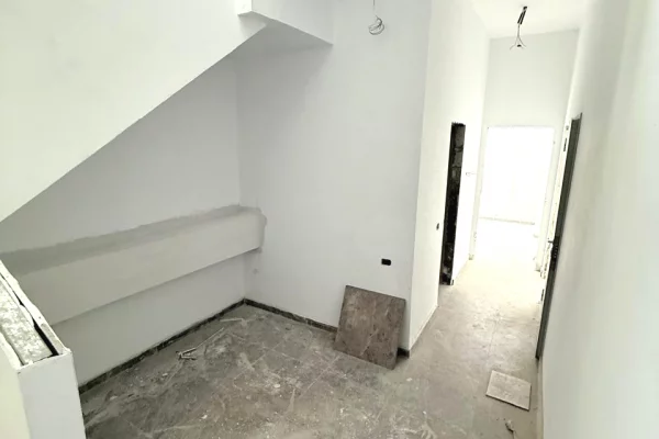 Luxury villas for sale in Tirana 4+1, Emty