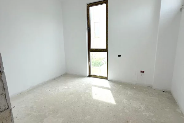 Luxury villas for sale in Tirana 4+1, Emty