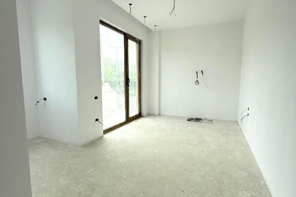 Luxury villas for sale in Tirana 4+1, Emty