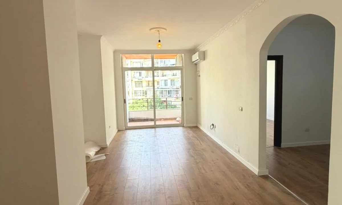 Shtepi ne shitje Apartament ne Tirane, 2+1, Mobilimi Bosh, pa mobiluar, Pagesa 140,000  Euro.