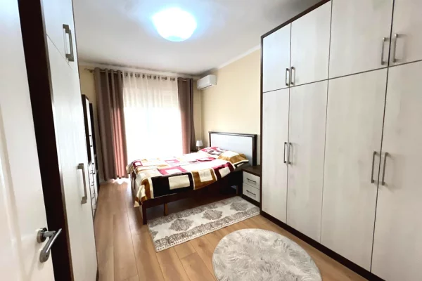 Shtepi me qera Apartament ne Tirane, 2+1, Mobilimi E mobiluar, Pagesa 85,000  Leke.