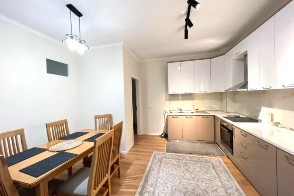 Shtepi me qera Apartament ne Tirane, 2+1, Mobilimi E mobiluar, Pagesa 85,000  Leke.