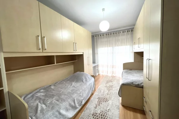 Shtepi me qera Apartament ne Tirane, 2+1, Mobilimi E mobiluar, Pagesa 85,000  Leke.