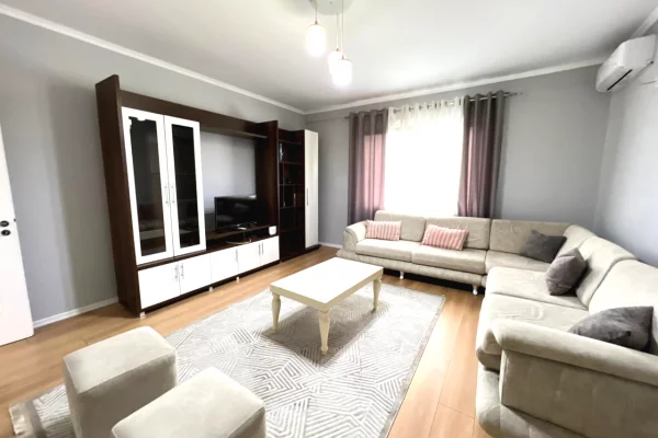 Shtepi me qera 2+1 ne Tirane - 85,000 Leke