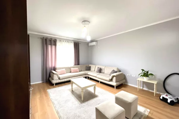 Shtepi me qera Apartament ne Tirane, 2+1, Mobilimi E mobiluar, Pagesa 85,000  Leke.