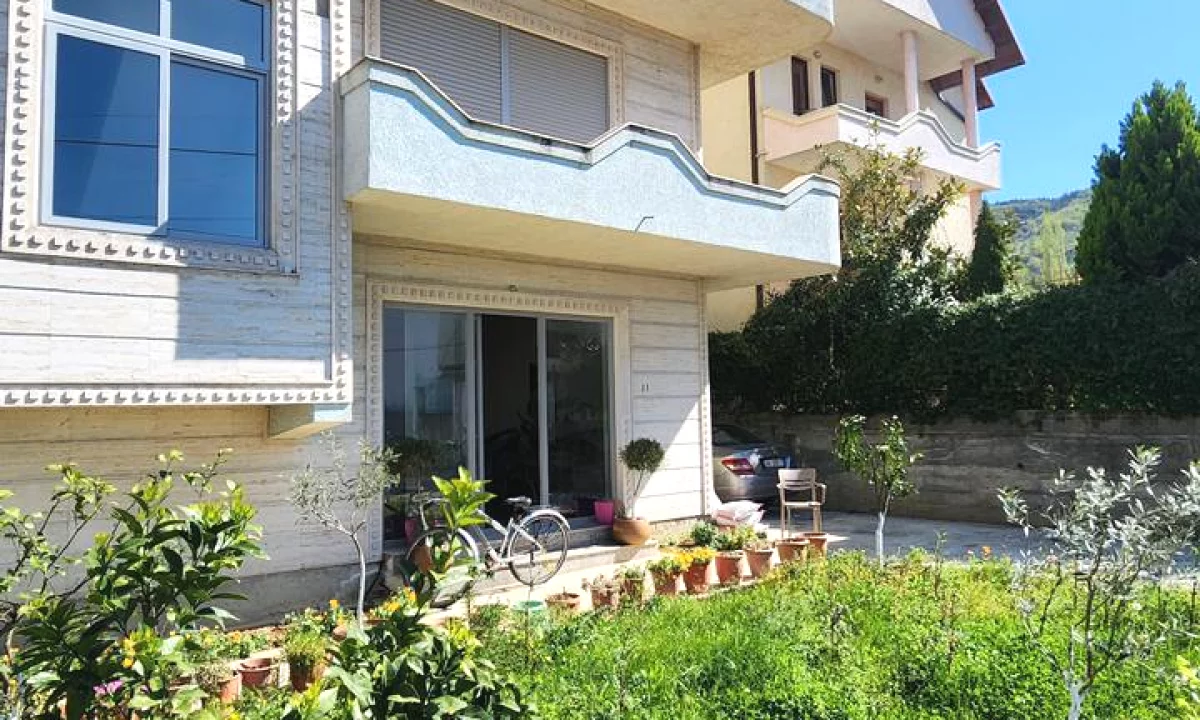 Luxury villas for sale in Tirana 5+1, Emty