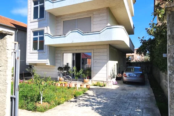Luxury villas for sale in Tirana 5+1, Emty