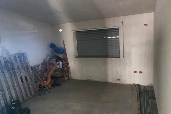 Luxury villas for sale in Tirana 5+1, Emty