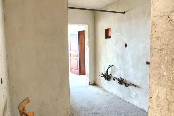 Luxury villas for sale in Tirana 5+1, Emty