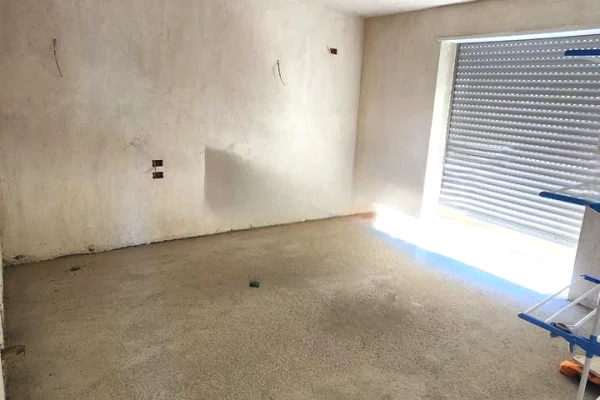 Luxury villas for sale in Tirana 5+1, Emty