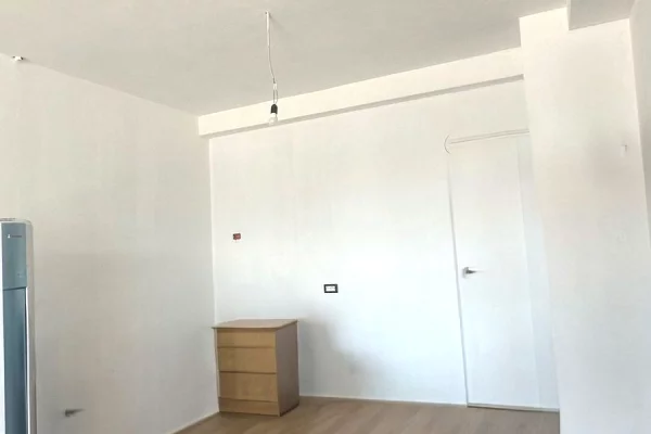 Shtepi ne shitje Apartament ne Tirane, 1+1, Mobilimi Bosh, pa mobiluar, Pagesa 181,400  Euro.