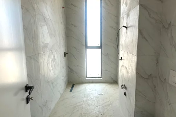 Shtepi ne shitje Apartament ne Tirane, 1+1, Mobilimi Bosh, pa mobiluar, Pagesa 181,400  Euro.