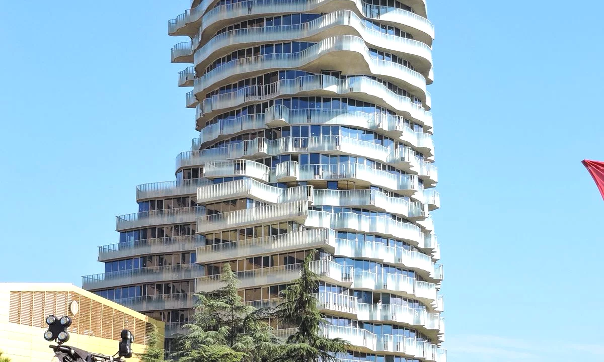 Shtepi ne shitje Apartament ne Tirane, 2+1, Mobilimi Bosh, pa mobiluar, Pagesa 1,113,150  Euro.