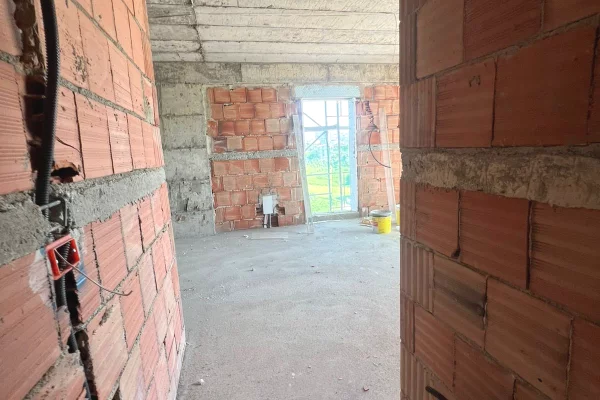 Shtepi ne shitje Apartament ne Tirane, 2+1, Mobilimi Bosh, pa mobiluar, Pagesa 148,000  Euro.