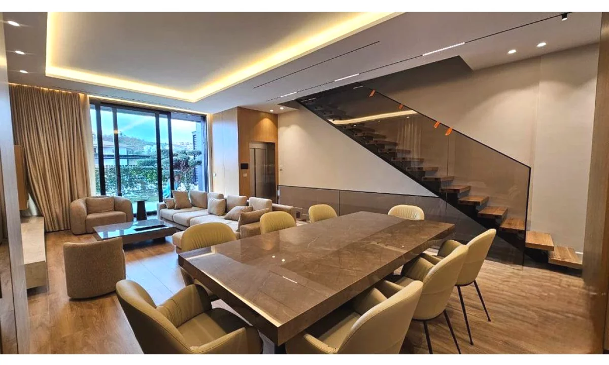 Shtepi me qera Vila Luksoze ne Tirane, 3+1, Mobilimi E mobiluar, Pagesa 5,000  Euro.