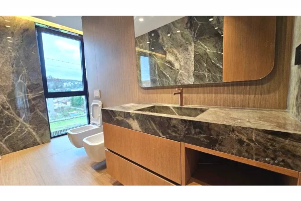 Shtepi me qera Vila Luksoze ne Tirane, 3+1, Mobilimi E mobiluar, Pagesa 5,000  Euro.