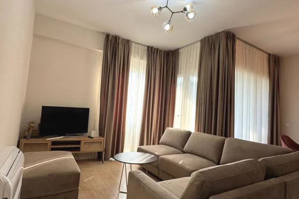 Shtepi me qera Apartament ne Tirane, 2+1, Mobilimi E mobiluar, Pagesa 1,500  Euro.