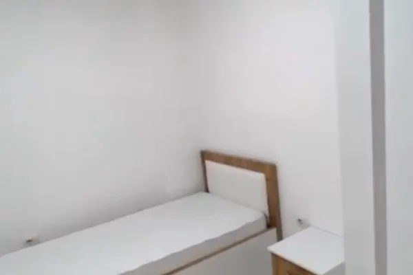 Shtepi ne shitje Apartament ne Tirane, 2+1, Mobilimi E mobiluar, Pagesa 110,000  Euro.