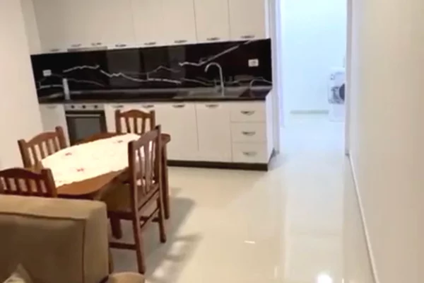 Shtepi ne shitje Apartament ne Tirane, 2+1, Mobilimi E mobiluar, Pagesa 110,000  Euro.