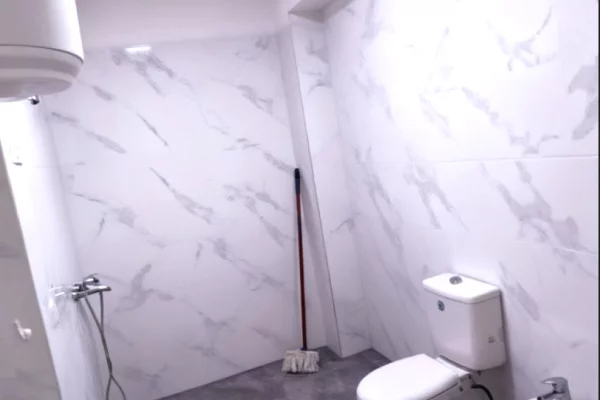 Shtepi ne shitje Apartament ne Tirane, 2+1, Mobilimi E mobiluar, Pagesa 110,000  Euro.