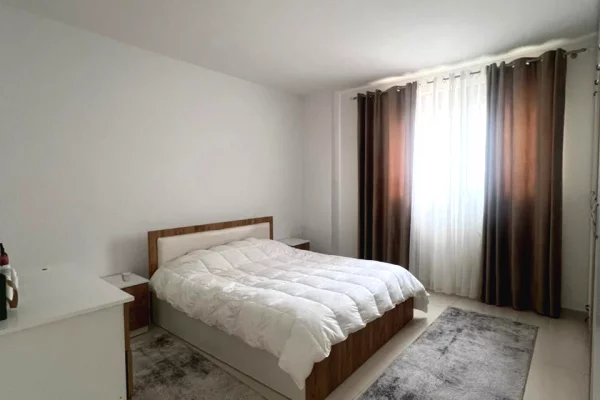 Shtepi ne shitje Apartament ne Tirane, 2+1, Mobilimi E mobiluar, Pagesa 110,000  Euro.