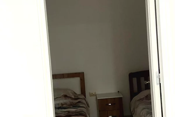 Shtepi ne shitje Apartament ne Tirane, 2+1, Mobilimi E mobiluar, Pagesa 110,000  Euro.