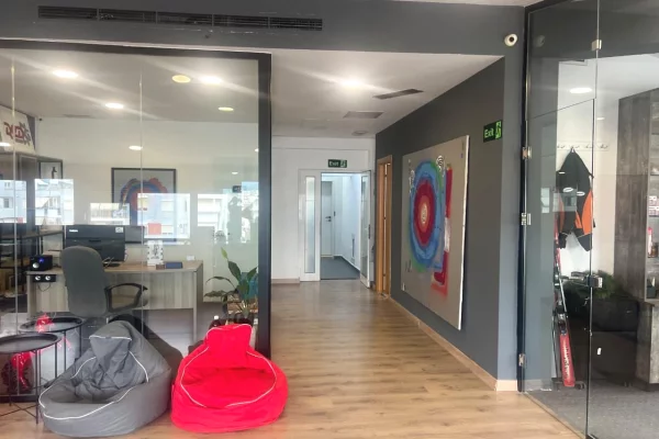 🏢 Jepet me qira ambient per zyra te Ish Tregu Elektrik!