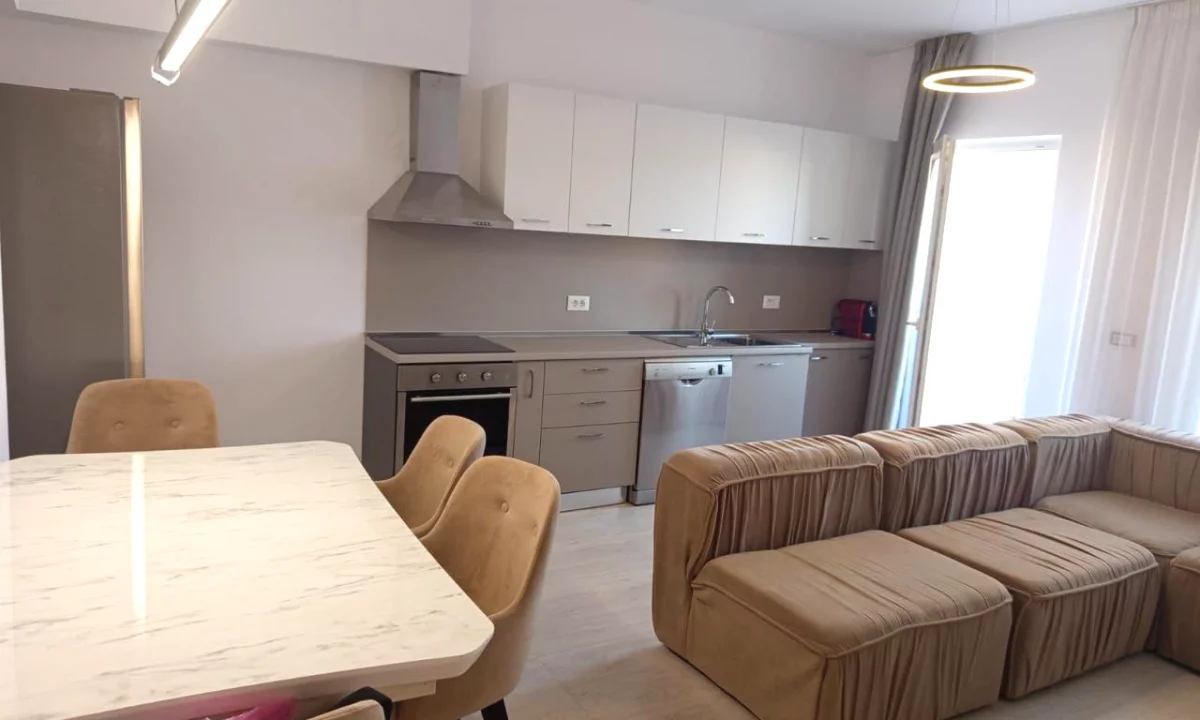 Shtepi me qera Apartament ne Tirane, 2+1, Mobilimi E mobiluar, Pagesa 650  Euro.