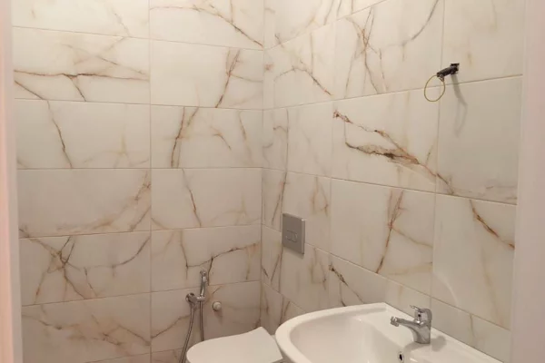 Shtepi me qera Apartament ne Tirane, 2+1, Mobilimi E mobiluar, Pagesa 650  Euro.
