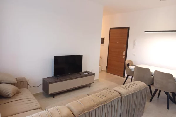 Shtepi me qera Apartament ne Tirane, 2+1, Mobilimi E mobiluar, Pagesa 650  Euro.