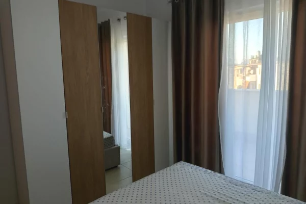 Shtepi me qera Apartament ne Tirane, 2+1, Mobilimi E mobiluar, Pagesa 650  Euro.