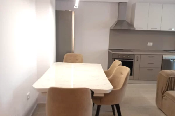 Shtepi me qera Apartament ne Tirane, 2+1, Mobilimi E mobiluar, Pagesa 650  Euro.