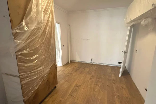 Shtepi ne shitje Apartament ne Tirane, 2+1, Mobilimi Bosh, pa mobiluar, Pagesa 290,000  Euro.