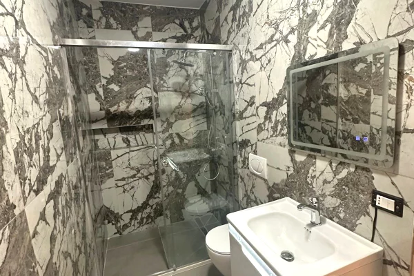 Shtepi ne shitje Apartament ne Tirane, 2+1, Mobilimi Bosh, pa mobiluar, Pagesa 290,000  Euro.
